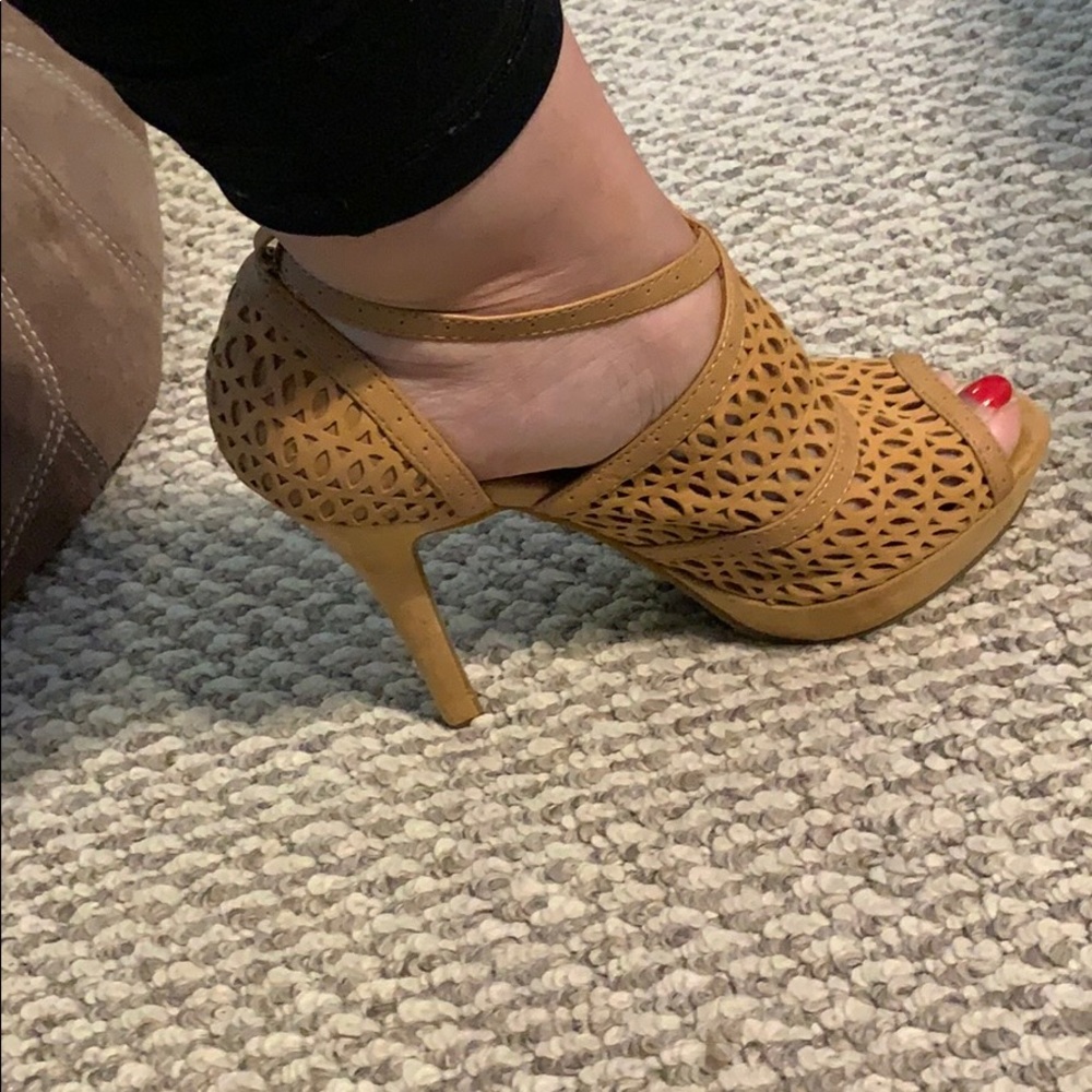 BCBG tan suede platform heels